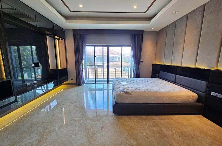 House with Shared Pool in Chaengwattana (near Nichada Thani) 